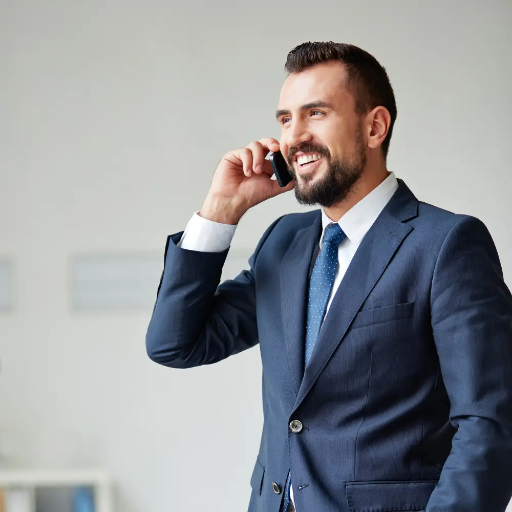 homme au téléphone